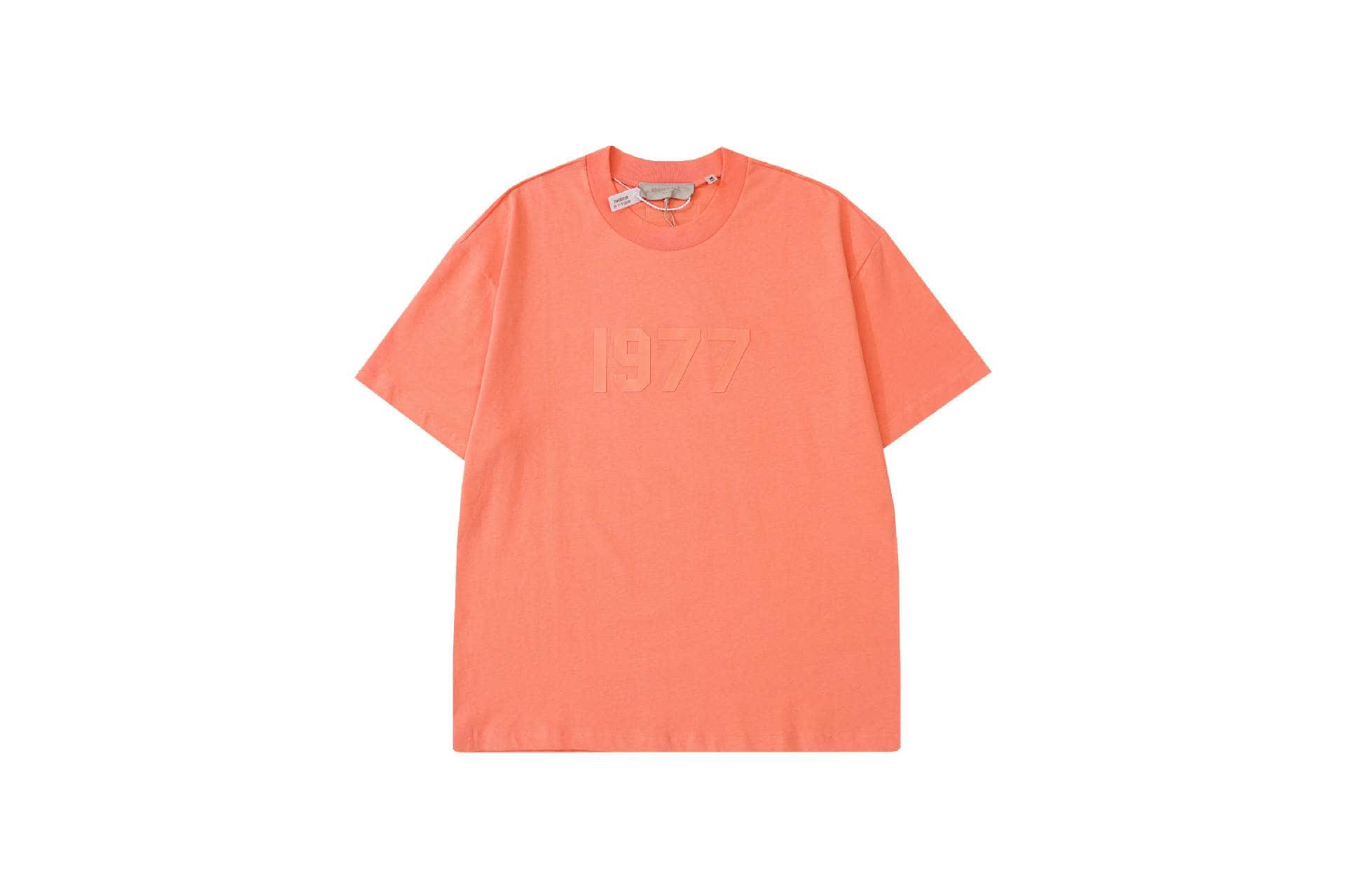 1977 embroidered t-shirt in coral pink, casual streetwear popular among K-pop fans, with a minimalist design and comfortable fit. Ideal for showcasing fan loyalty or pairing with other K-pop merchandise.